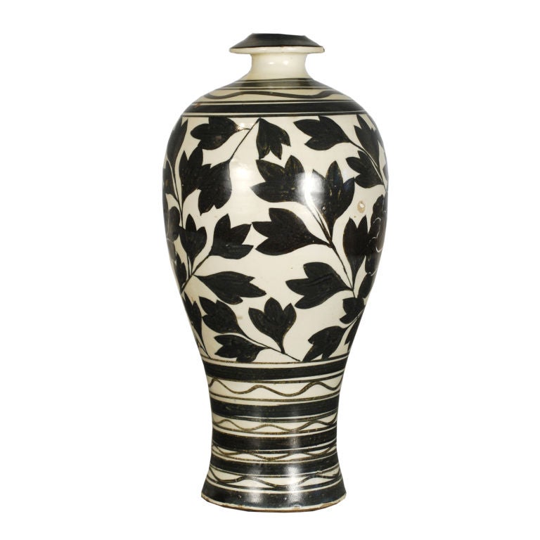 19th Century Chinese Meiping Peony Vase In Excellent Condition In Chicago, IL