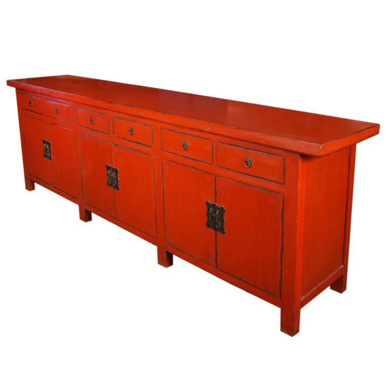 Early 20th Century Chinese Red Lacquer Coffer In Excellent Condition In Chicago, IL