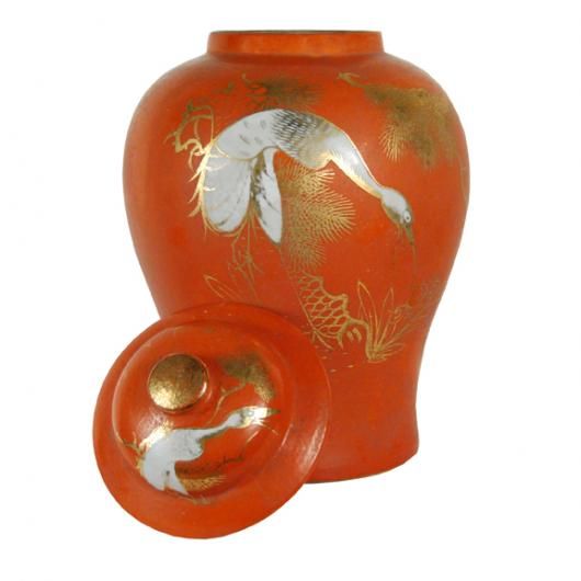 A pair of persimmon glazed porcelain ginger jars with gilt and painted cranes.

Pagoda Red Collection #:  Z021

Keywords:  Jar, vase, urn, vessel, planter, garden, lamp
