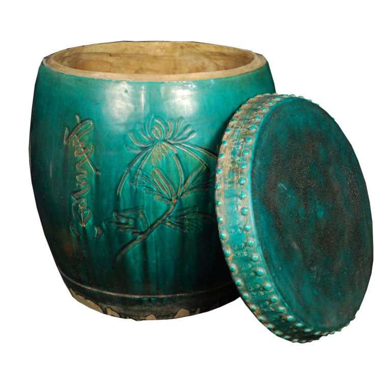 An early 20th century Chinese green glazed garden stool with lid, decorated with chrysanthemums.

Pagoda Red Collection #:  BJA076


Keywords:  Stool, table, side, end, cocktail, garden, outdoor, patio