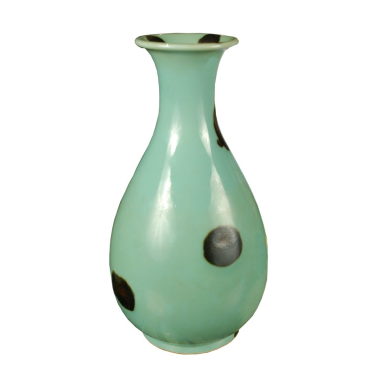 A vintage Japanese spoted celadon glazed bottle form vase with flared mouth.

Pagoda Red Collection #:  HIE003


Keywords:  Vase, vessel, urn, jar, China, Chinese, Japan
