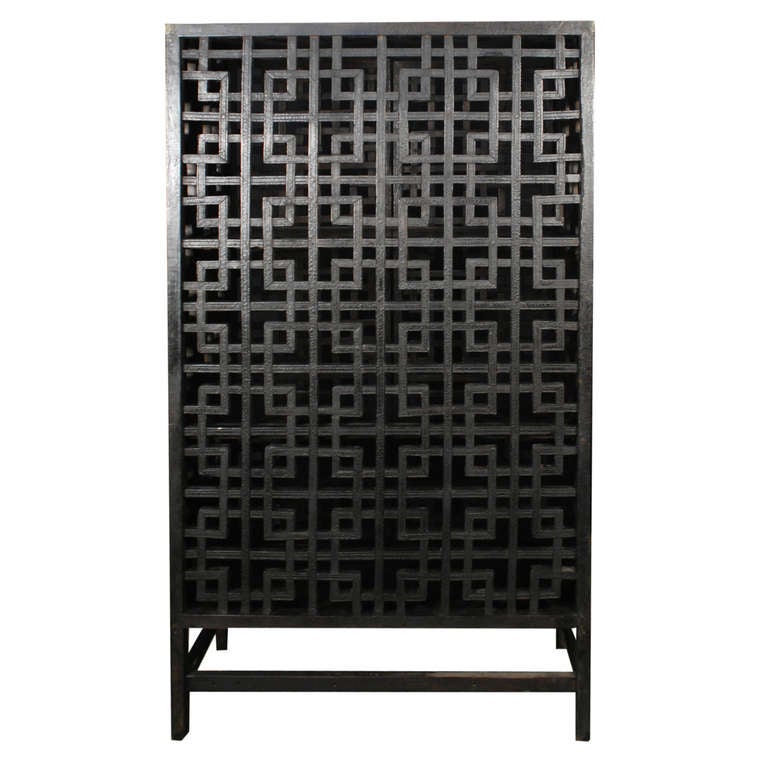 Early 20th Century Chinese Four-Sided Lattice Collector's Cabinet 2