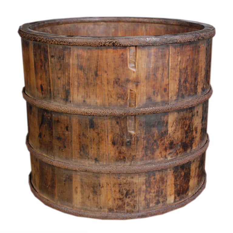 An early 20th century Chinese elmwood water bucket with hand-wrought iron straps.

Pagoda Red Collection #:  Z093B

Keywords:  Bucket, pail, planter, jardiniere, basin, bowl
