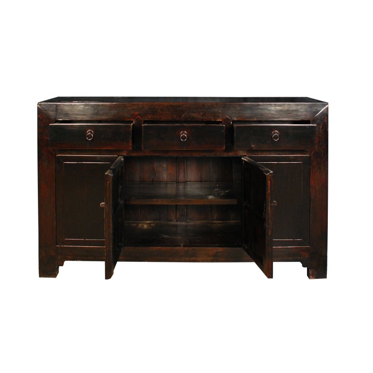 A 19th century Chinese cypress square corner coffer with three drawers and two doors with brass hardware.

Pagoda Red Collection #:  DVDD014


Kewords:  Coffer, sideboard, buffet, server, credenza, console table, sofa table