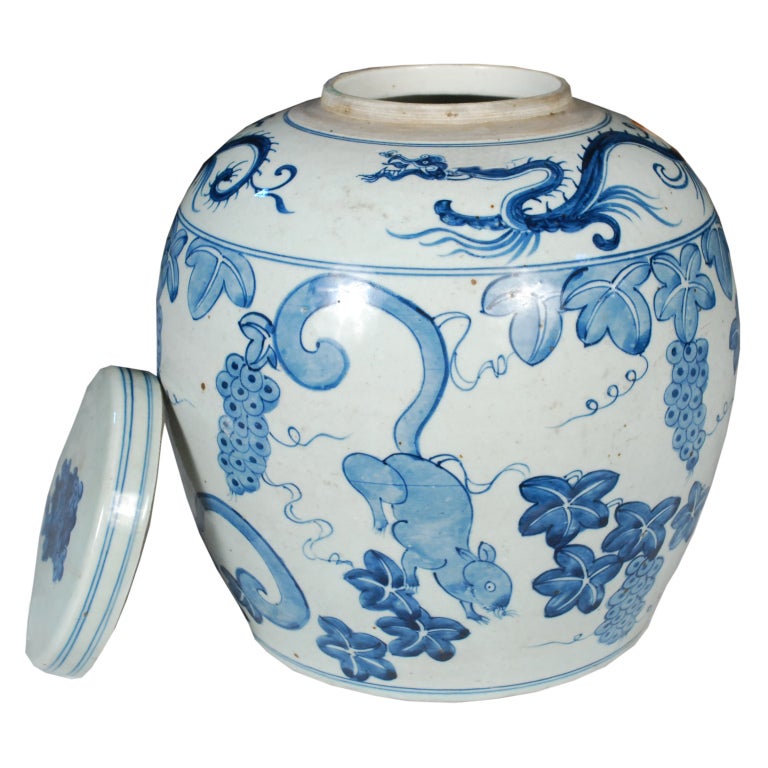 20th Century Chinese Blue and White Ginger Jar with Squirrels In Excellent Condition In Chicago, IL