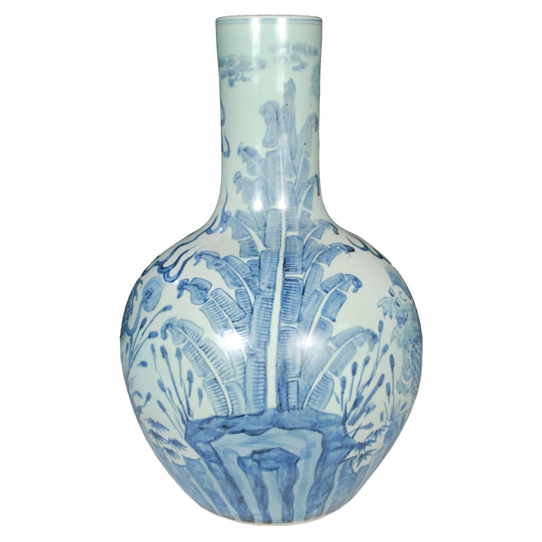 20th century Chinese blue and white porcelain bottle vase, painted with Qilin, a mythical beast.

Pagoda Red Collection #:  BJAA096C

Keywords:  Vase, urn, jar, pot, planter, jardiniere