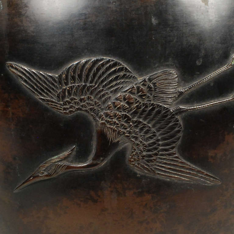 Early 20th Century Japanese Bronze Urn with Cranes 1