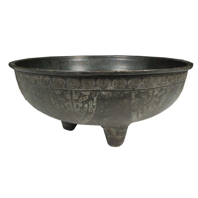 A Chinese water basin with three legs. This 19th century basin is made of beautifully etched bronze.

Pagoda Red Collection # CKM010