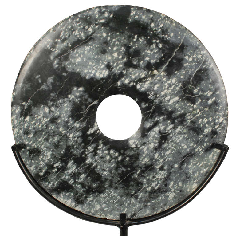 A gorgeous black, white, and grey bi disc from Beijing, China. This bi disc comes with a custom metal stand.

Pagoda Red Collection # BJC001
