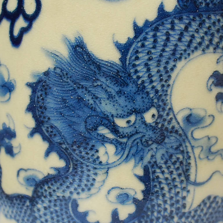 19th Century Chinese Rouleau Vase with Dragons Amidst Clouds In Excellent Condition In Chicago, IL
