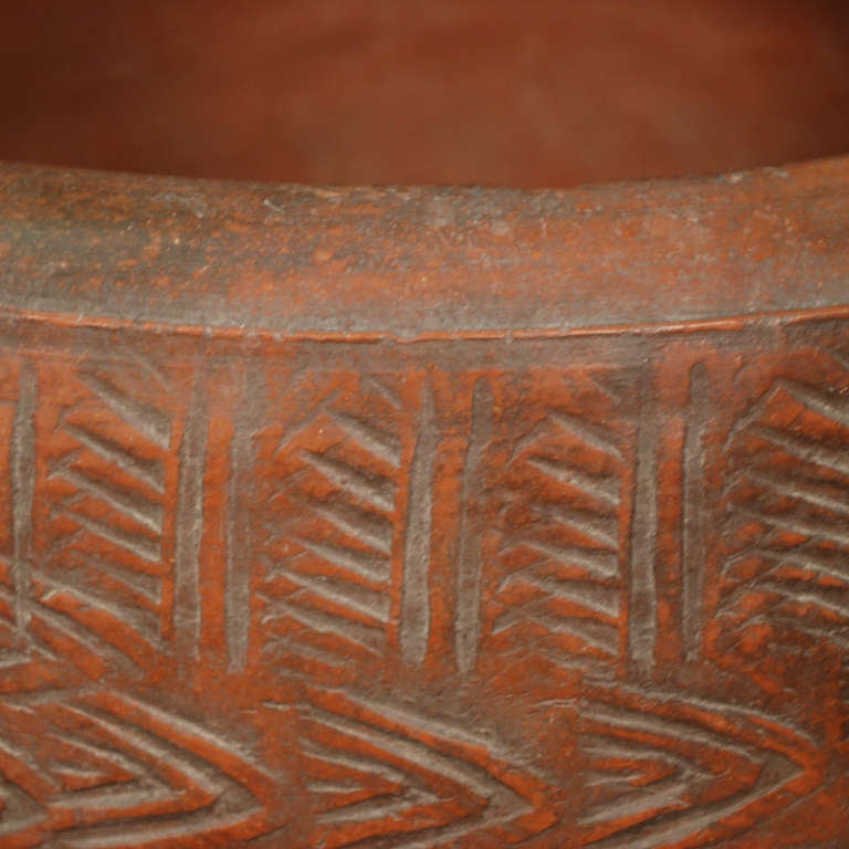 Early 20th Century Chinese Stamped Clay Pot In Excellent Condition In Chicago, IL