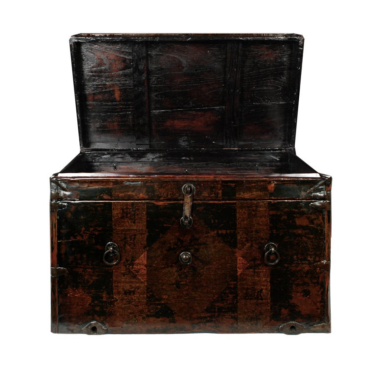 A 19th century Chinese lacquered hide trunk with iron hardware and painted decoration.

Pagoda Red Collection #:  CAI059


Keywords:  Trunk, box, side table, end, cocktail, coffee, low, night stand bedside