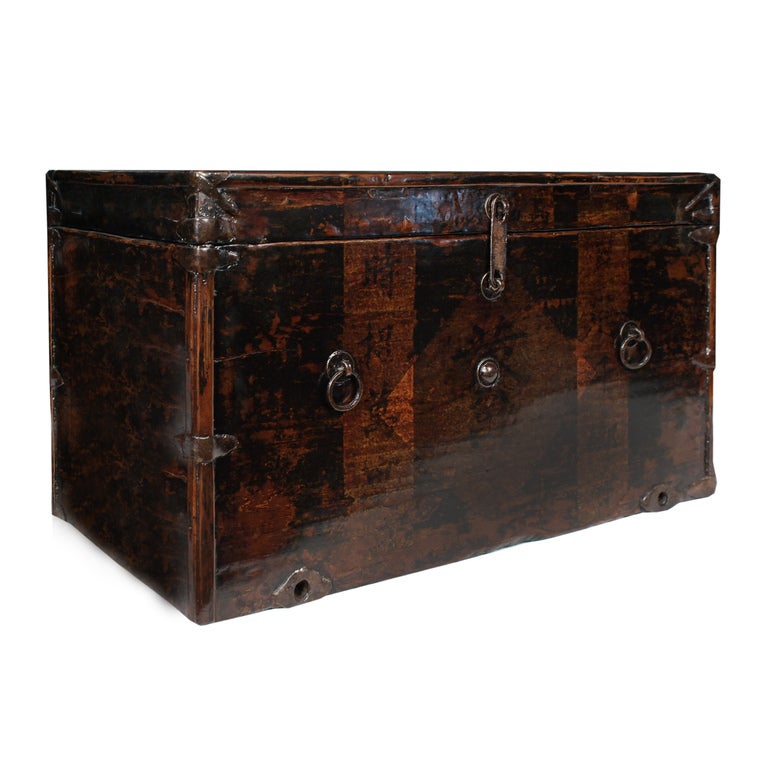 19th Century Chinese Trunk In Excellent Condition In Chicago, IL