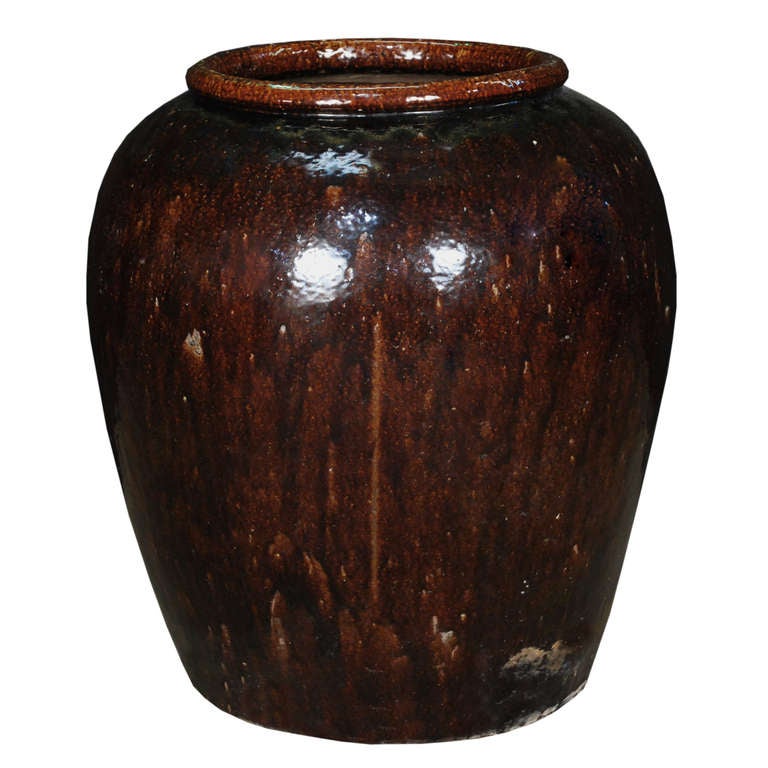 A large jar from Zhejiang Province, China. This grand ceramic piece is perfect for a garden or use as an indoor planter.

Pagoda Red Collection # BJBB045B