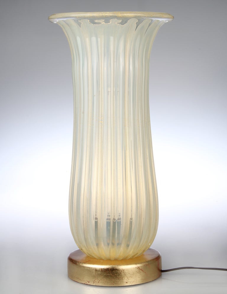 This is an elegantly ribbed tall Barovier hand blown uplight.