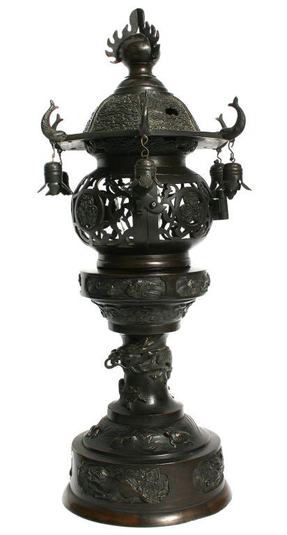 This is a very nice pair of bronze lanterns complete with turtles and dragons.