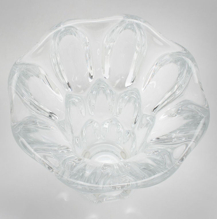 Optical Clear Glass Vase In Excellent Condition In Chicago, IL