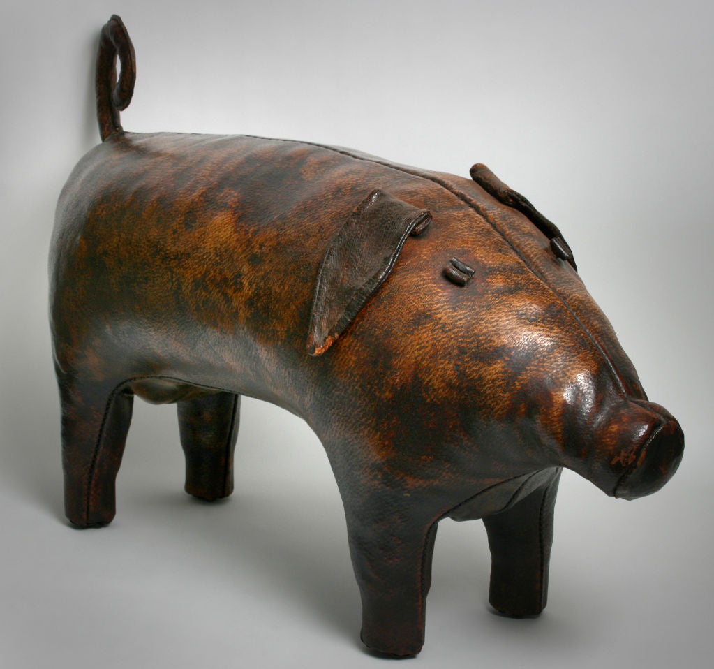 This pig is in wonderful condition, the leather has a nice patina. A fun and sculptural footstool or ottoman.
