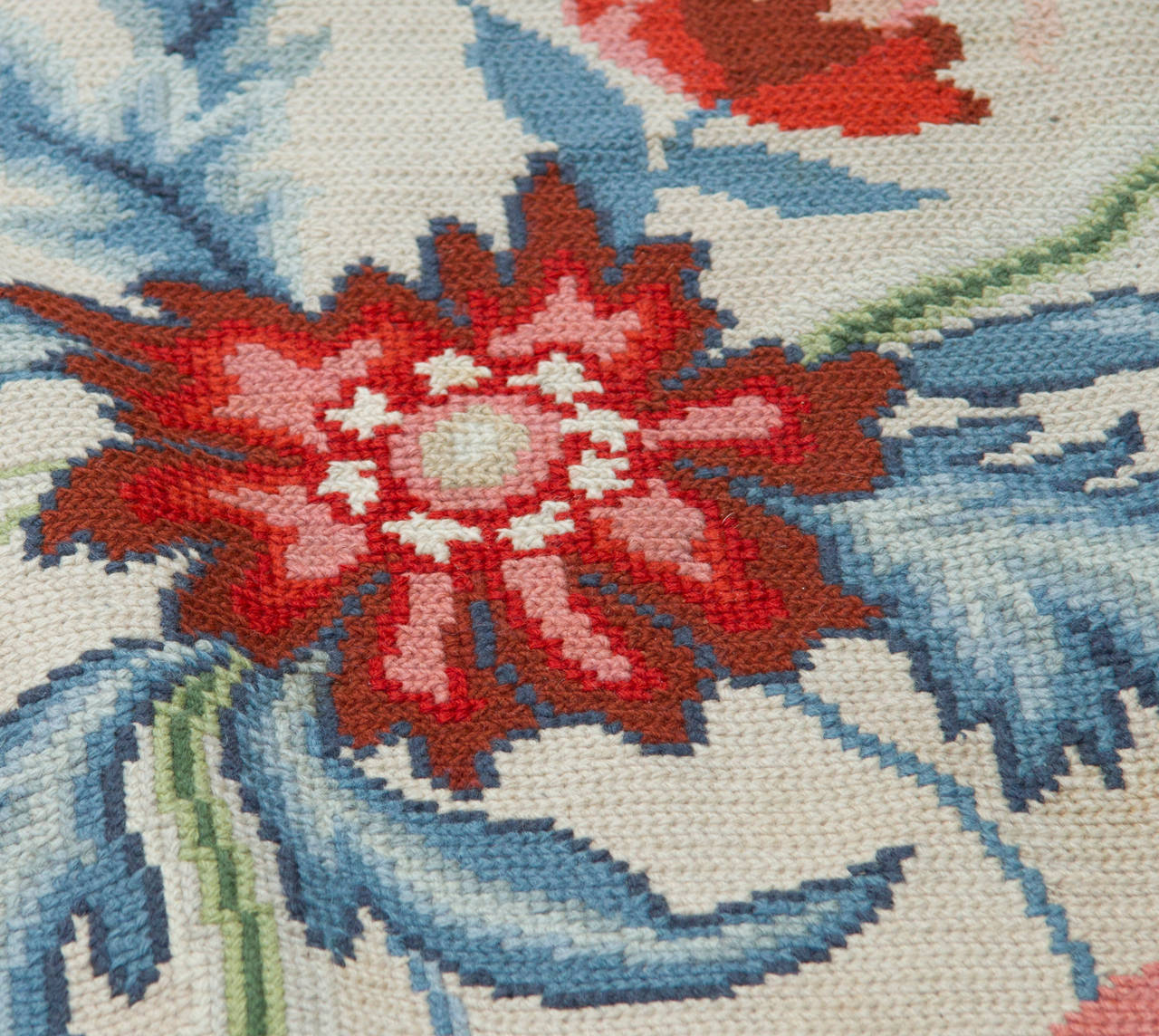 Mid-20th Century European Hooked Rug with Floral Motif For Sale