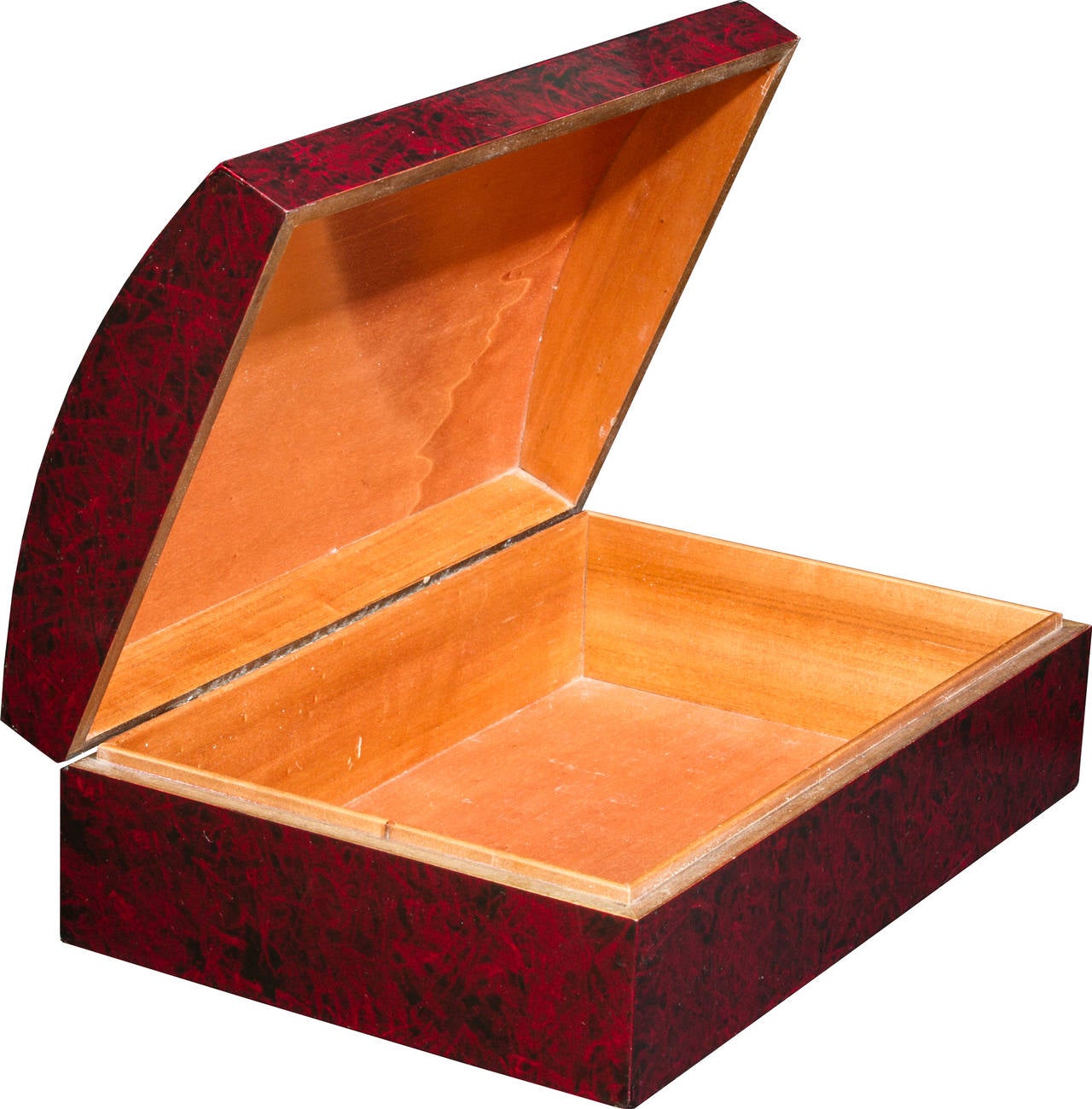 This is nice lacquered box with a gold chain motif.
