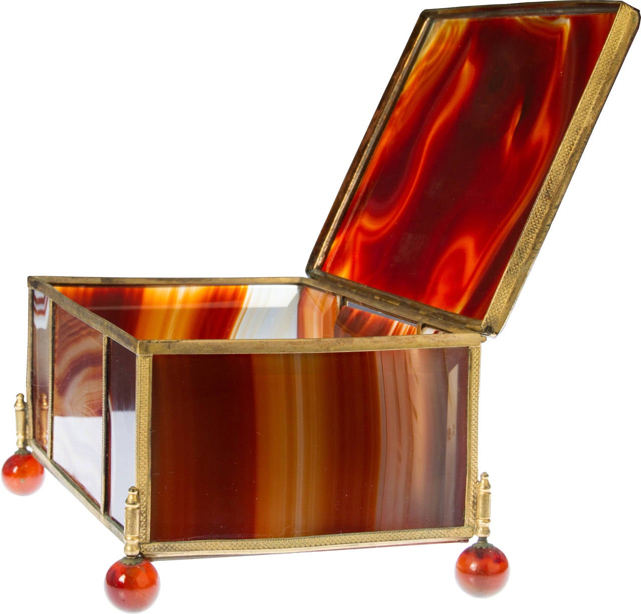 This is an unusually large agate box. The top has a beveled edge