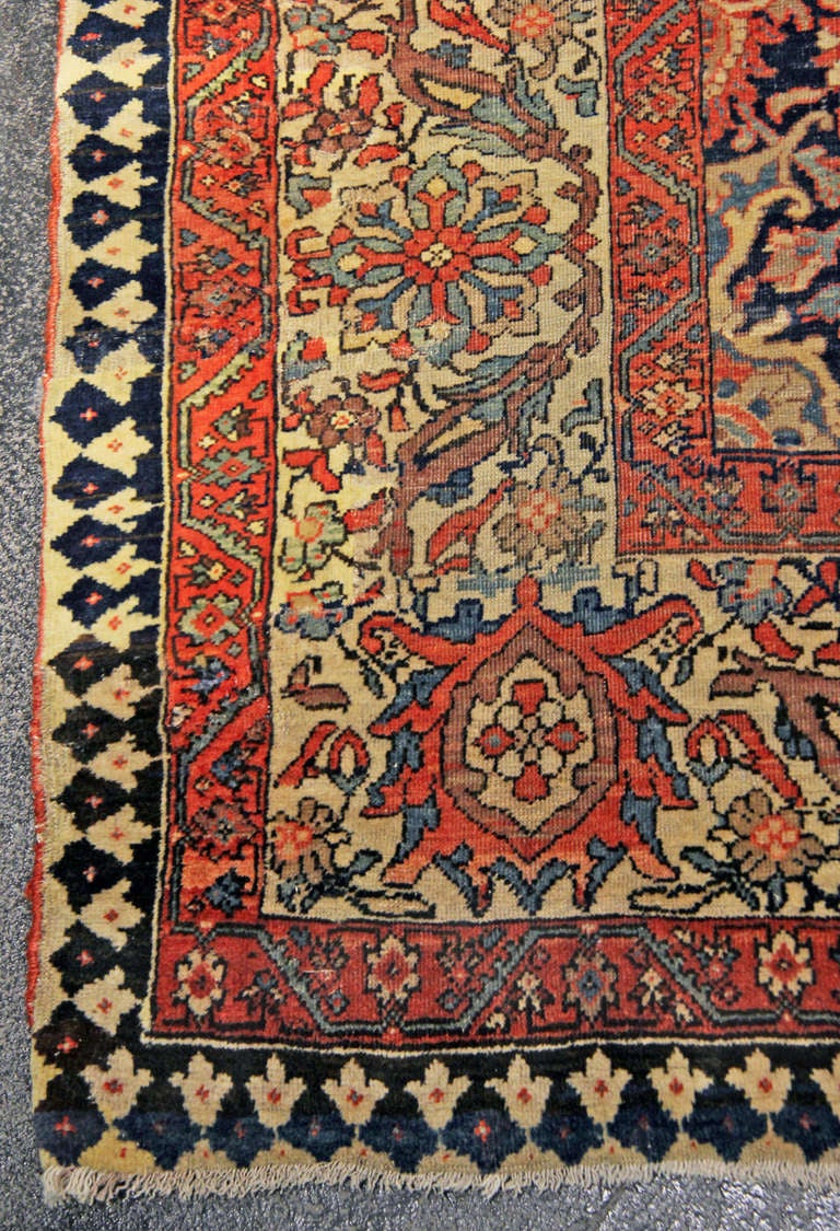 Farahan Sarouk Persian Carpet In Excellent Condition For Sale In Chicago, IL