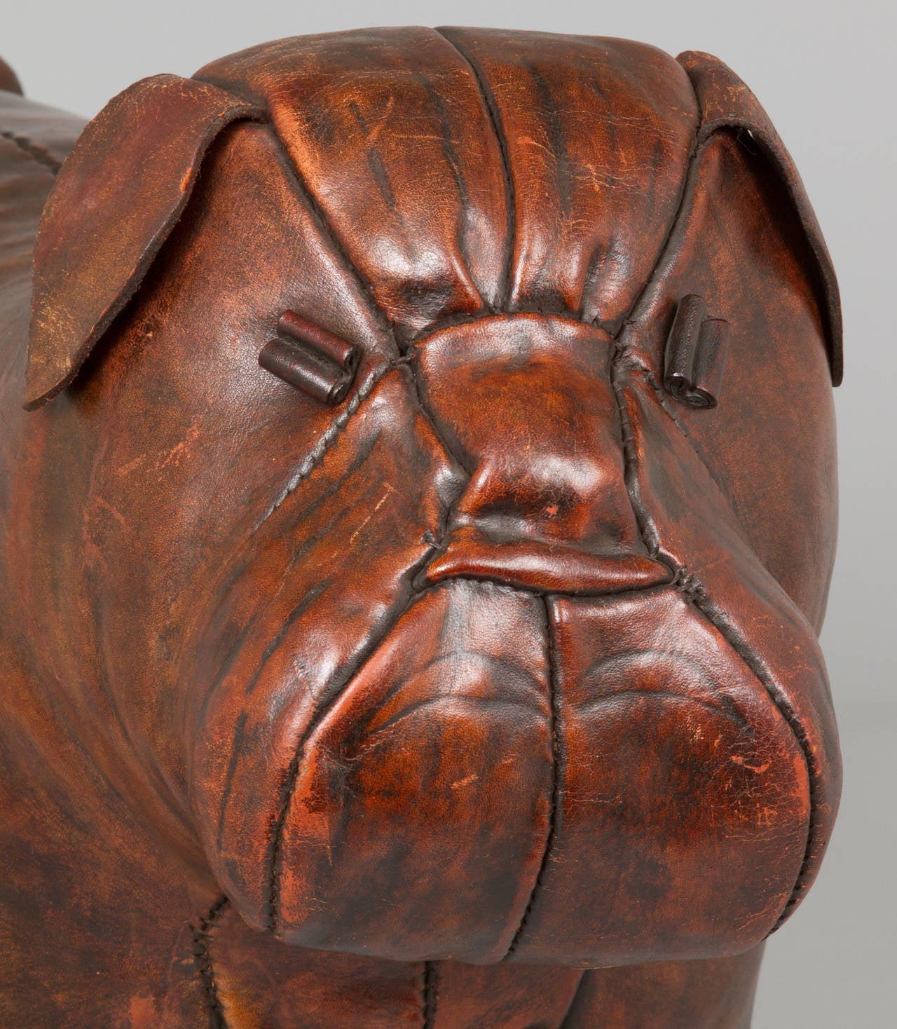 This bulldog is in wonderful original condition.