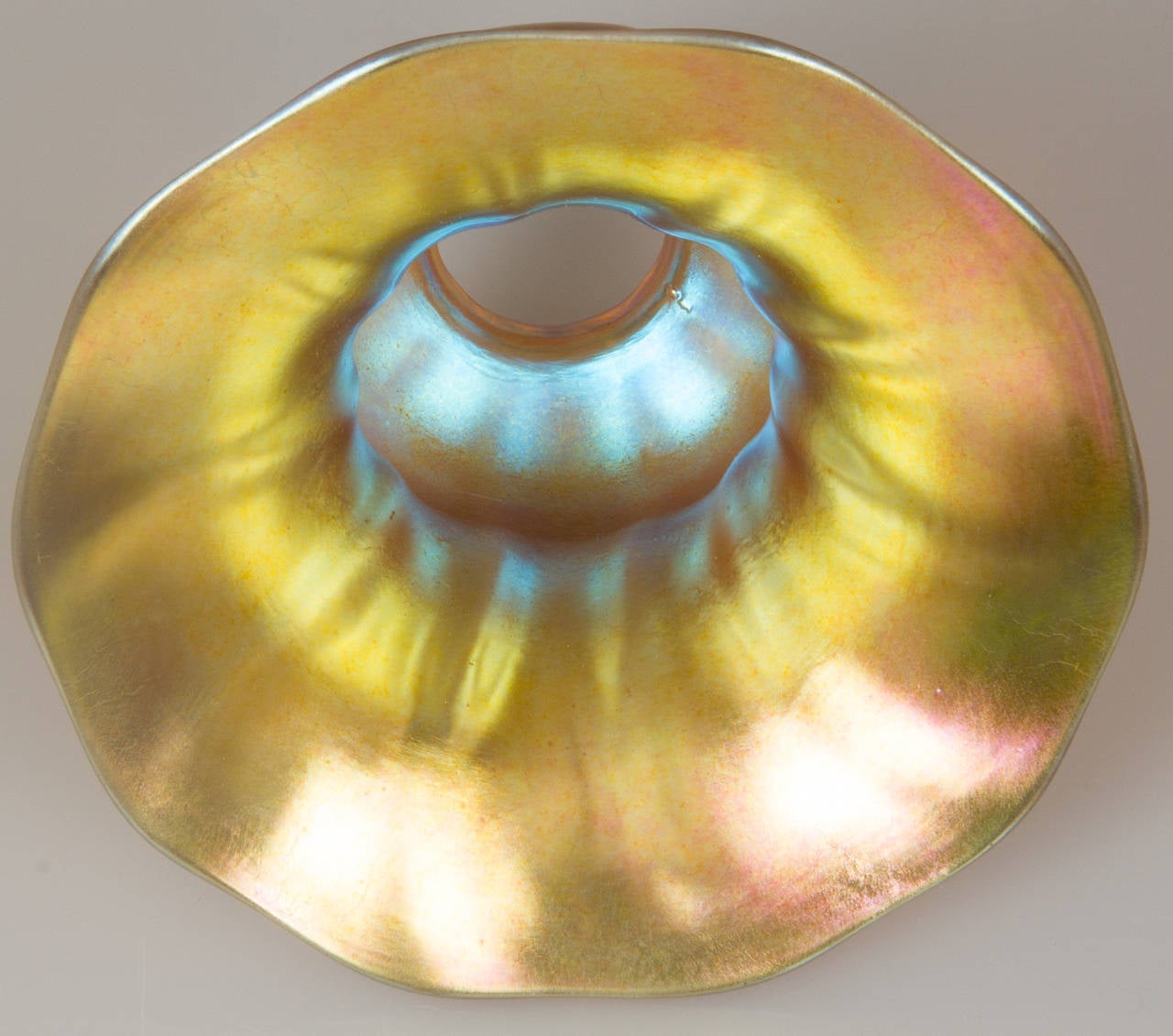 Early 20th Century Set of Five Steuben Aurene Glass Shades For Sale