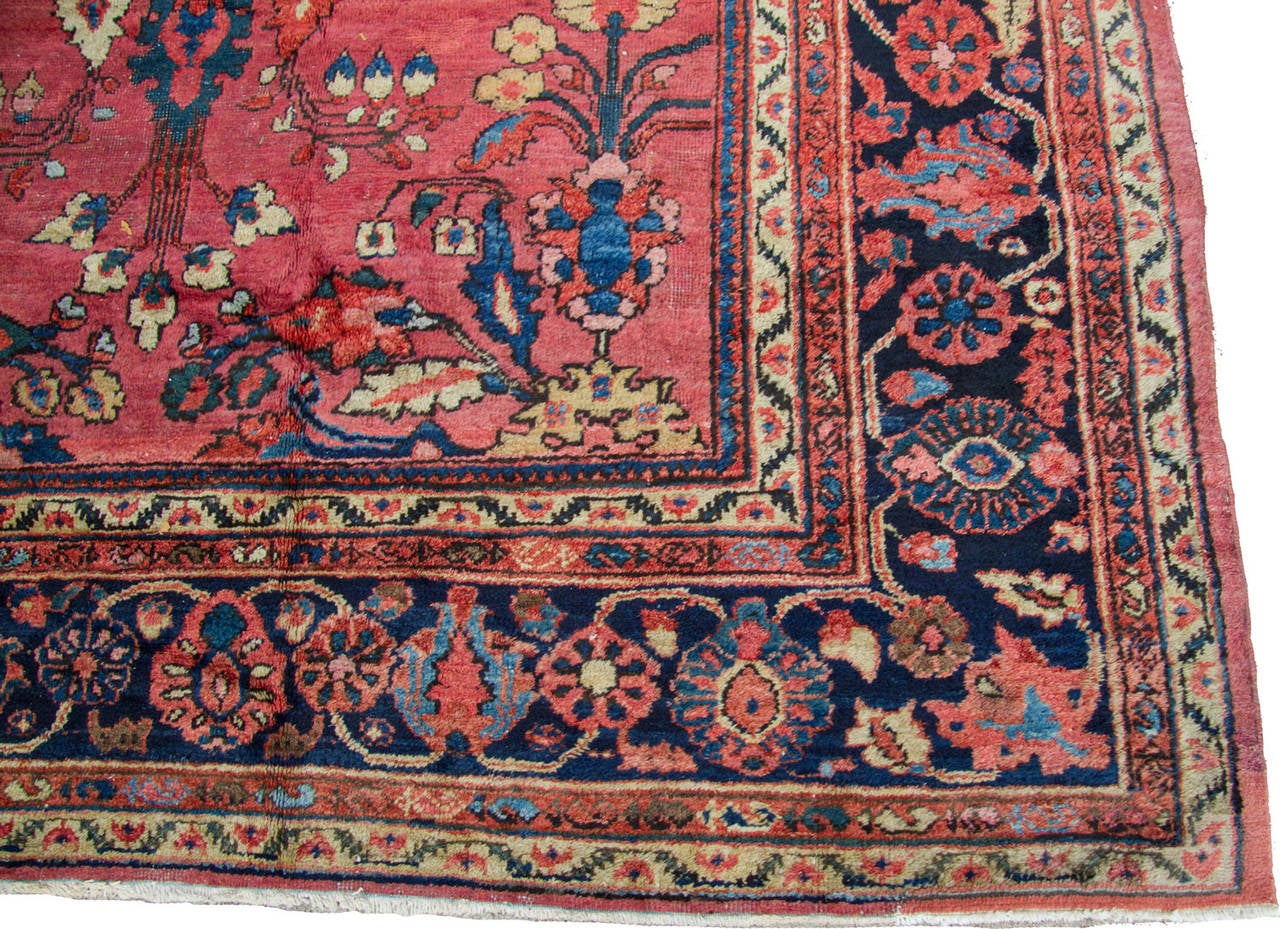 Mahal Rug In Excellent Condition For Sale In Chicago, IL