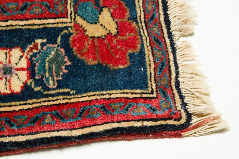 Unusual Farahan Sarouk Mat In Excellent Condition For Sale In Chicago, IL