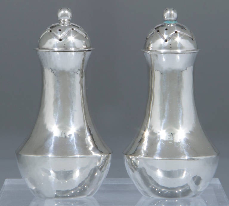 Kalo Handhammered Arts & Crafts Salt and Pepper Shakers In Excellent Condition In Chicago, IL