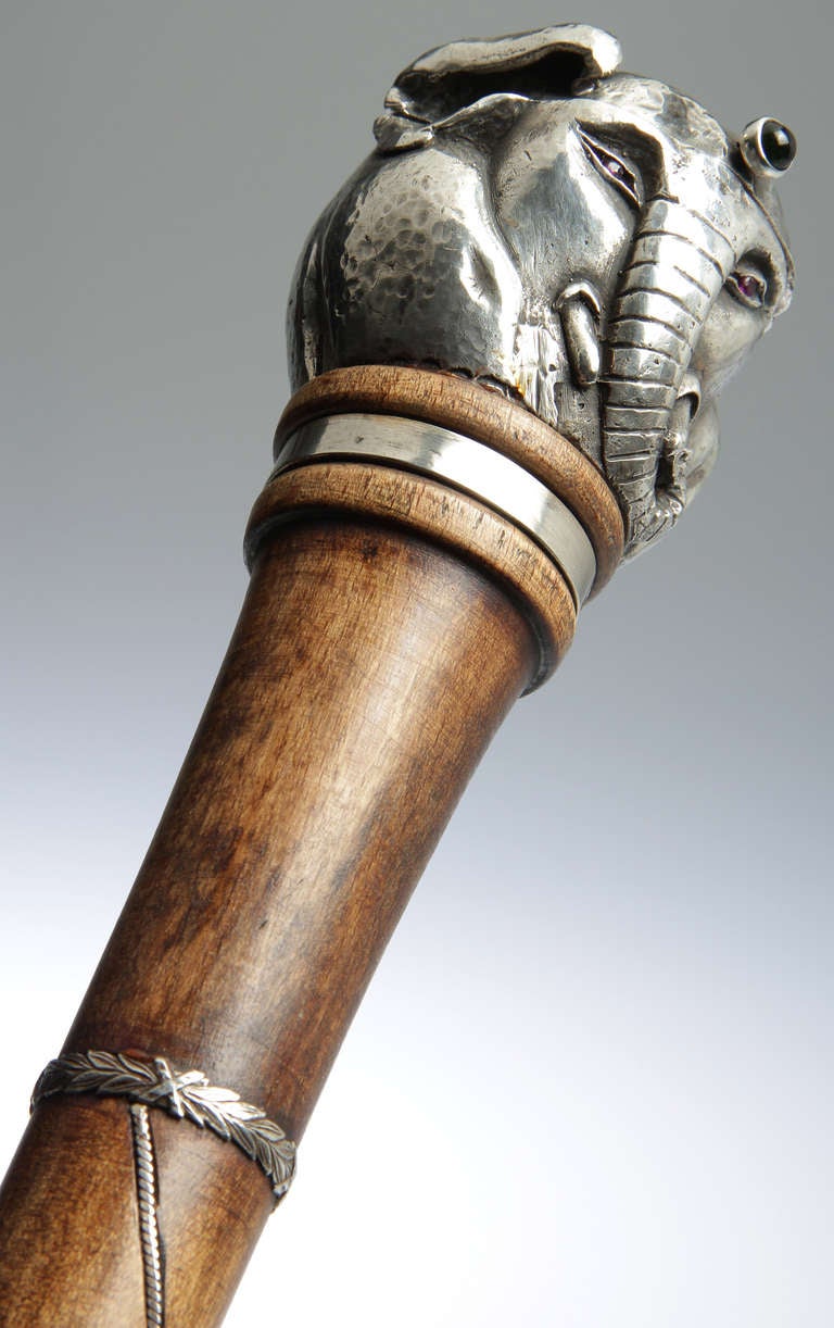 Imperial Russian Silver Jeweled Elephant Snuffbox Mounted on a Cane In Excellent Condition In Chicago, IL