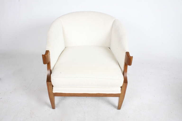 Mid-20th Century Pair of Baker occasional chairs from the 1940s