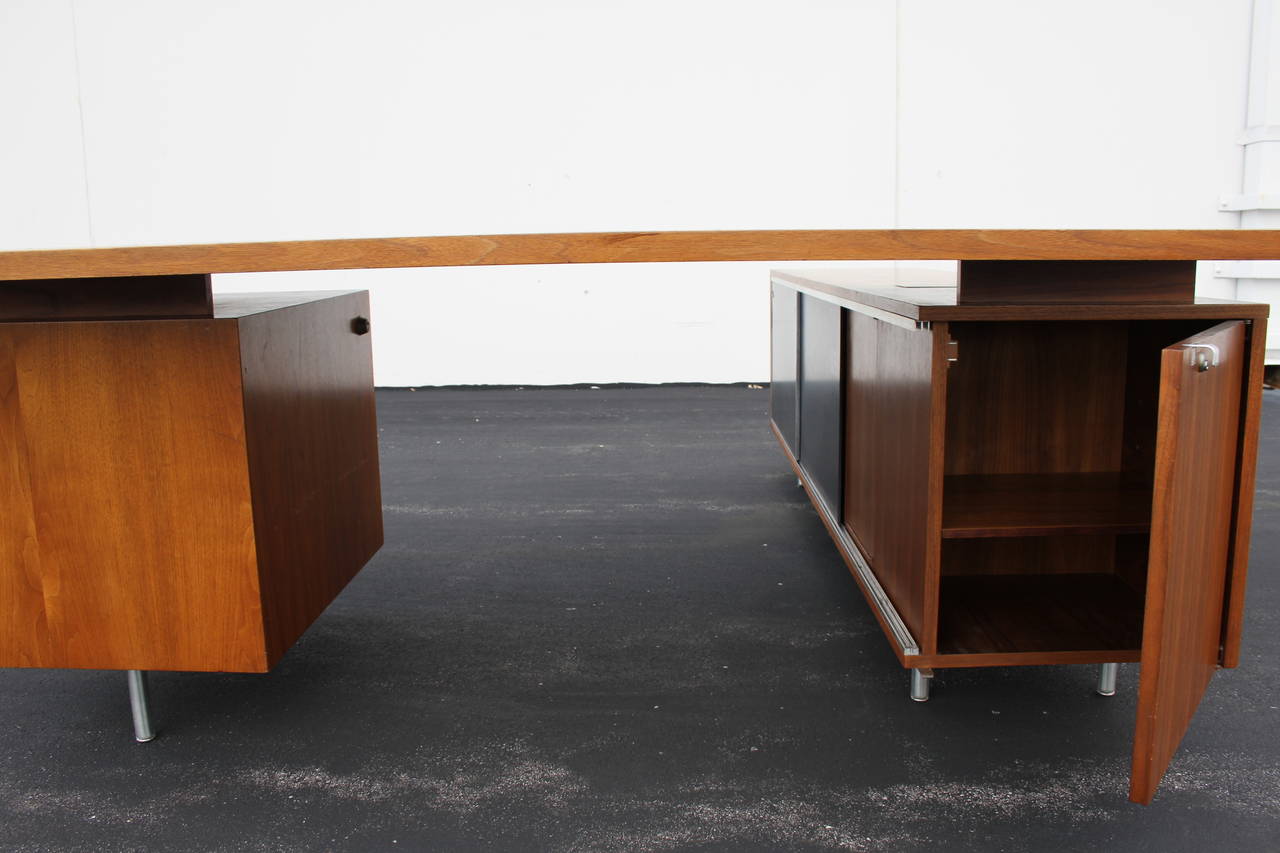 George Nelson for Herman Miller, Executive Desk with Return Credenza In Good Condition In St. Louis, MO