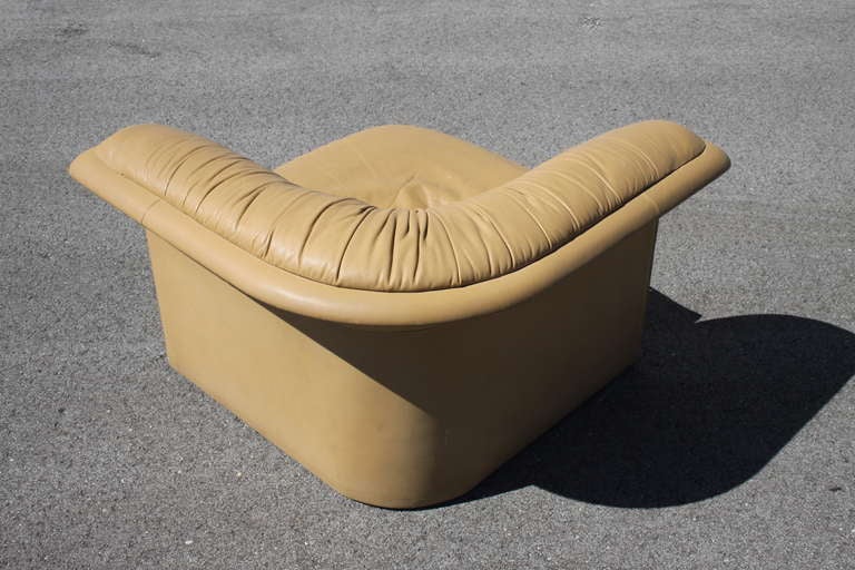 1970's Dennis Christiansen for Dunbar Gold Tone Leather Sofa Corner Wedge Chair In Fair Condition For Sale In St. Louis, MO
