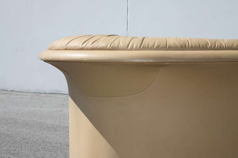 1970's Dennis Christiansen für Dunbar Gold Tone Leder Sofa Corner Wedge Chair im Angebot 1