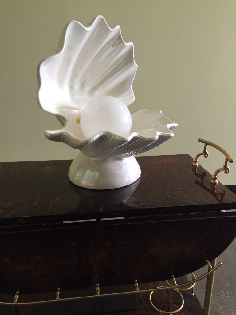 clamshell lamp