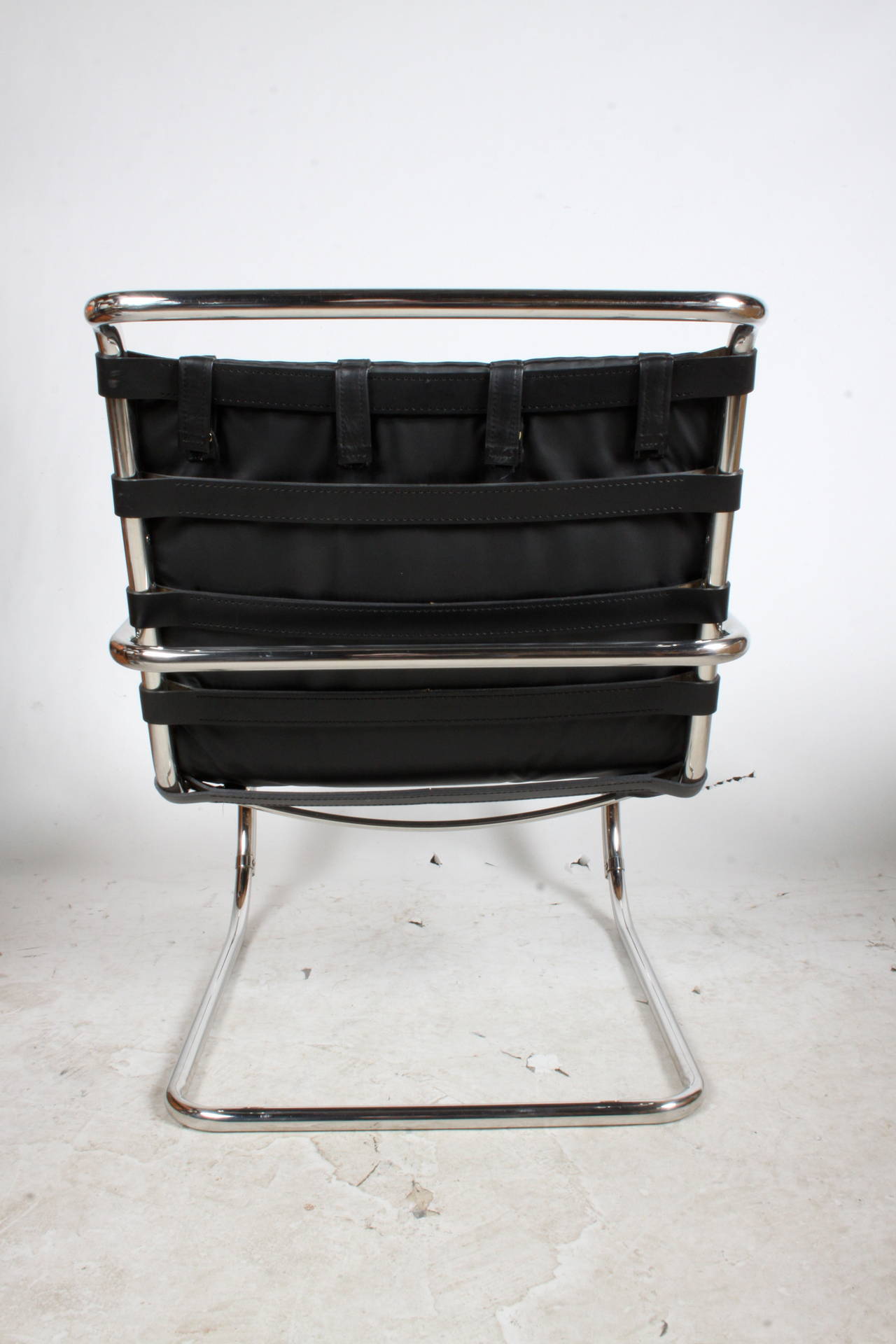 Pair of Black Leather Mies Van Der Rohe MR Lounge Chairs 3