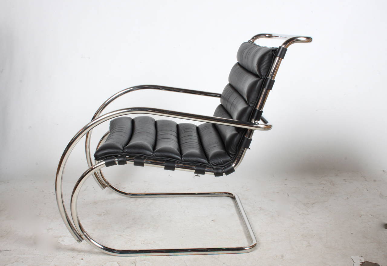 Pair of Black Leather Mies Van Der Rohe MR Lounge Chairs In Excellent Condition In St. Louis, MO