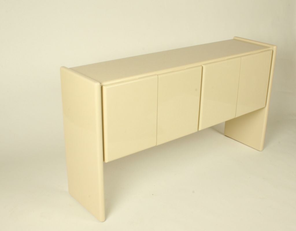 Milo Baughman for Thayer- Coggin Mid- Century Modern Ivory Lacquered Sideboard In Good Condition In St. Louis, MO
