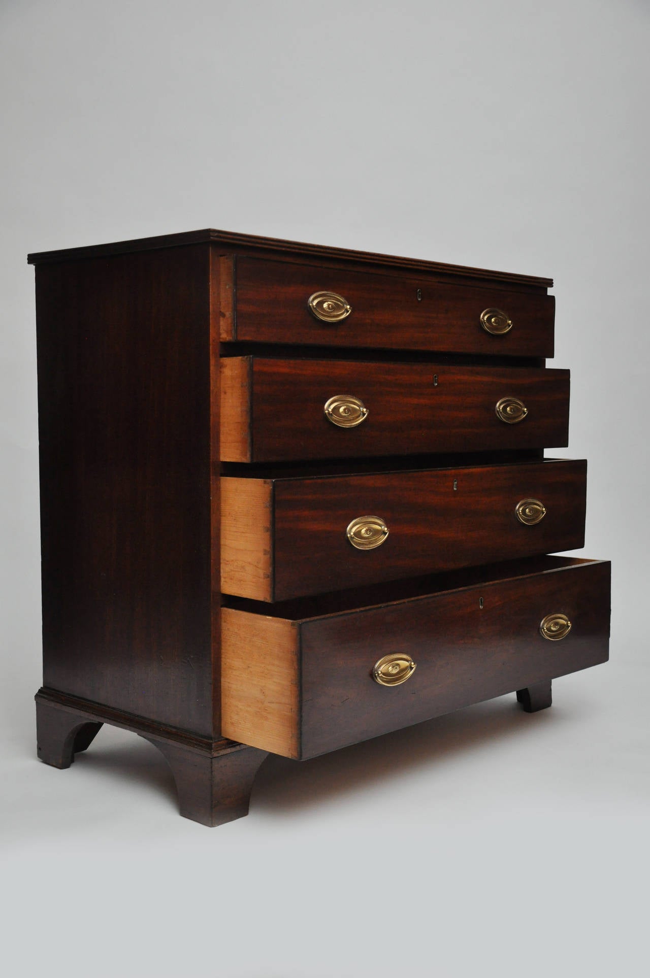 George III Mahogany Chest of Drawers, Early 19th Century In Good Condition For Sale In Hinsdale, IL