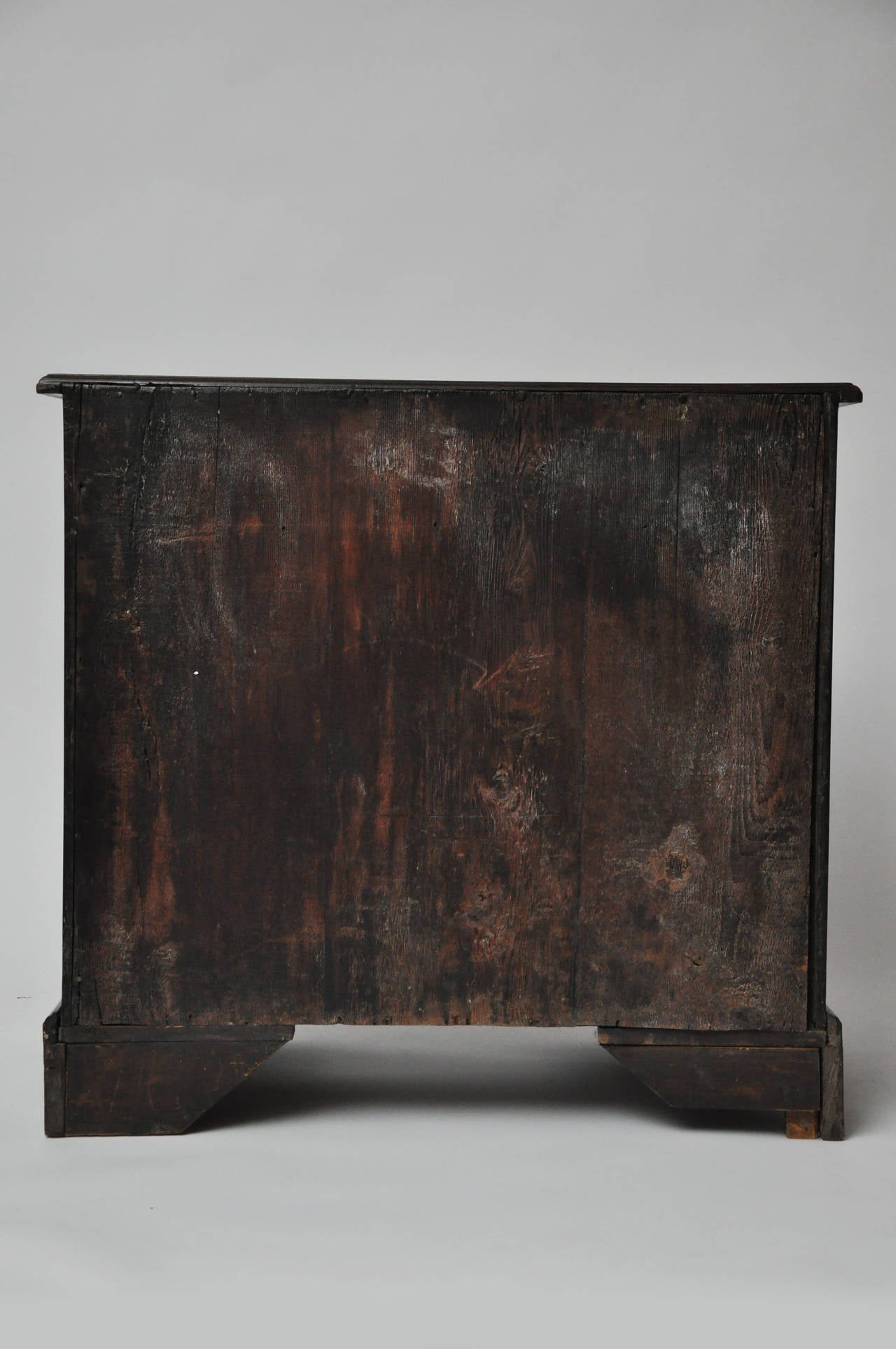 George III Mahogany Kneehole Desk, Late 18th Century For Sale 4