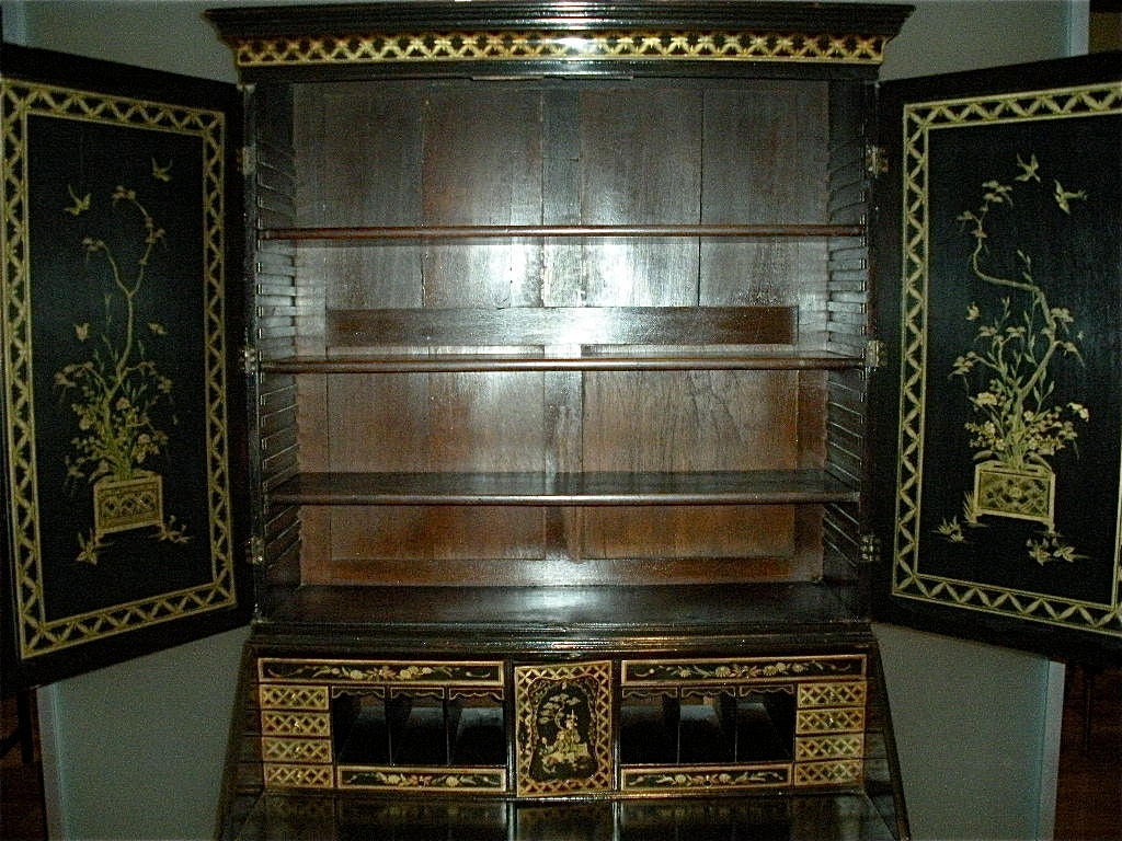 Georgian Bureau Bookcase/Later Chinoiserie Decoration For Sale 3