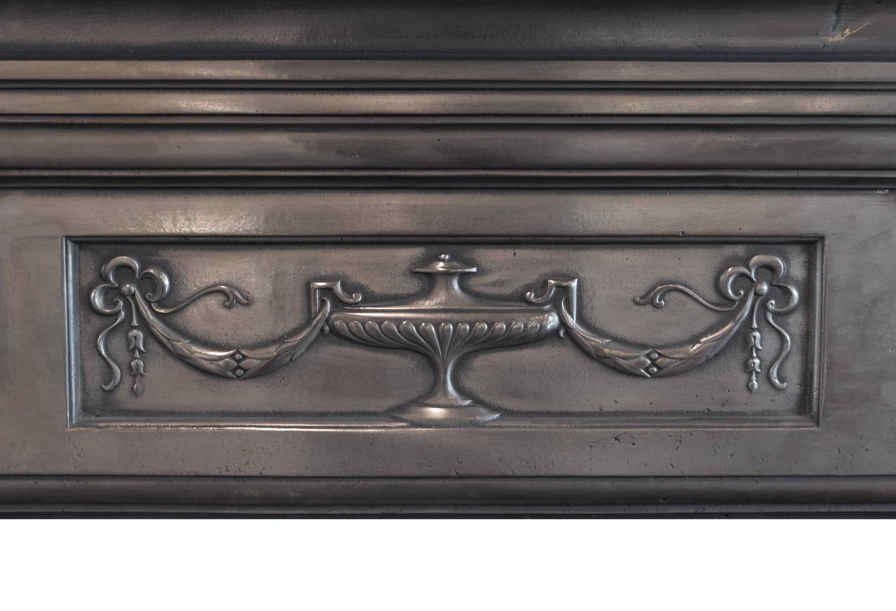 Rare English Victorian polished cast iron fireplace surround from c. 1880.

Opening dimensions:
37
