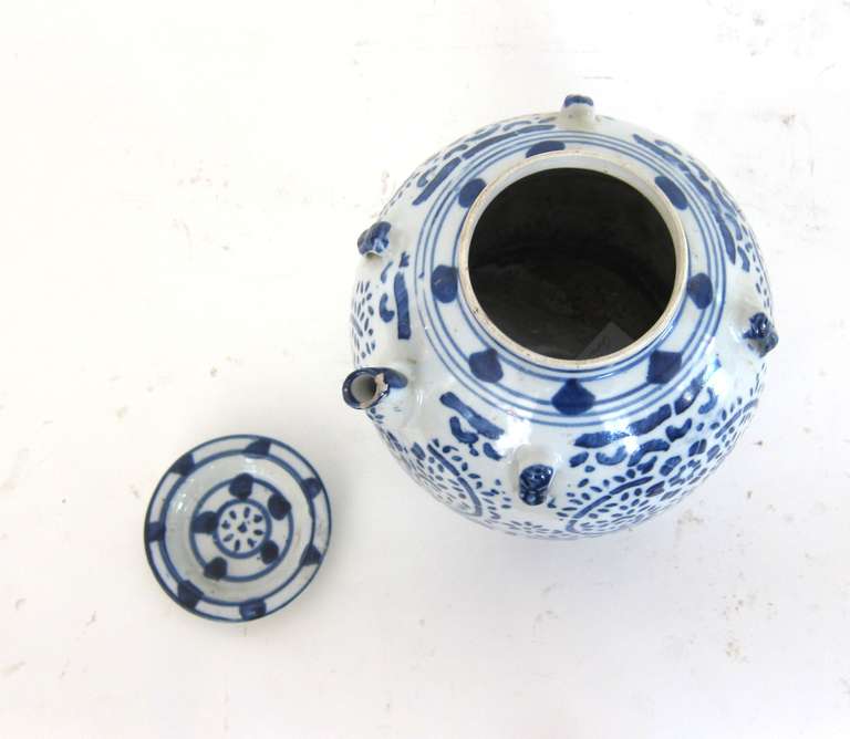 Chinese Blue and White Porceline Teapot In Excellent Condition In Sarasota, FL