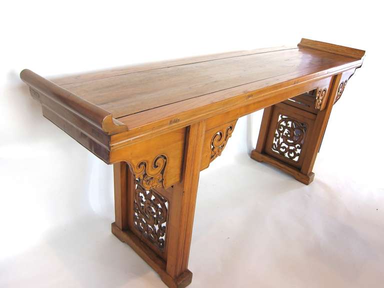 19th Century Chinese Elmwood Altar Table In Excellent Condition In Sarasota, FL