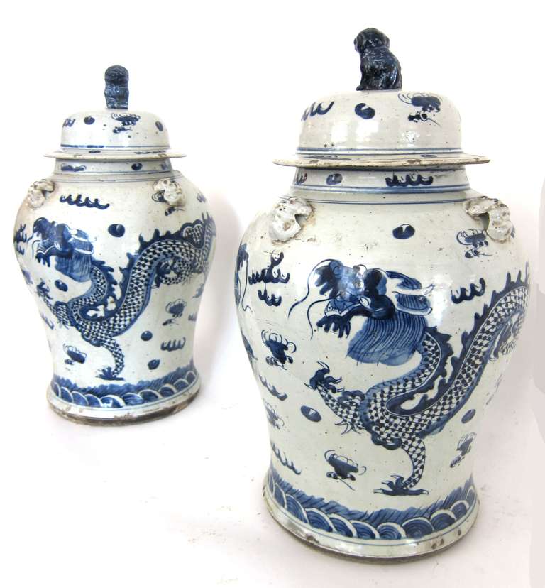 Pair of 19th Century Chinese Blue and White Dragon Jars with Lids In Excellent Condition In Sarasota, FL