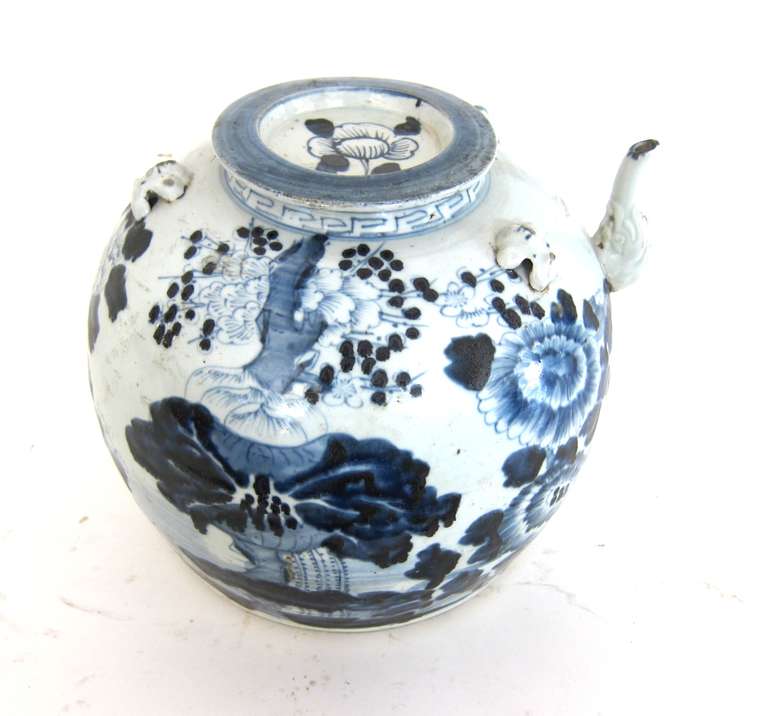 Chinese Blue on White Extra Large Tea Pot In Excellent Condition In Sarasota, FL