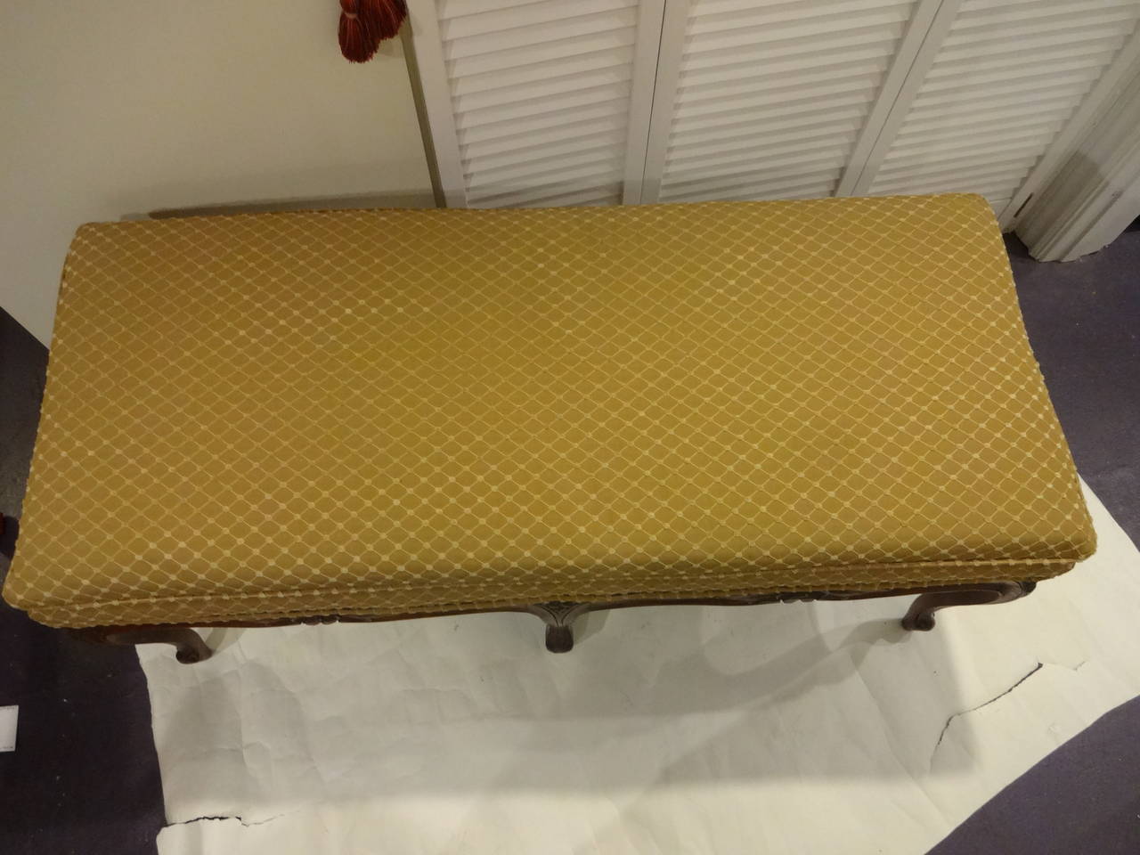 Louis XV Style Walnut Bench In Excellent Condition In Sarasota, FL