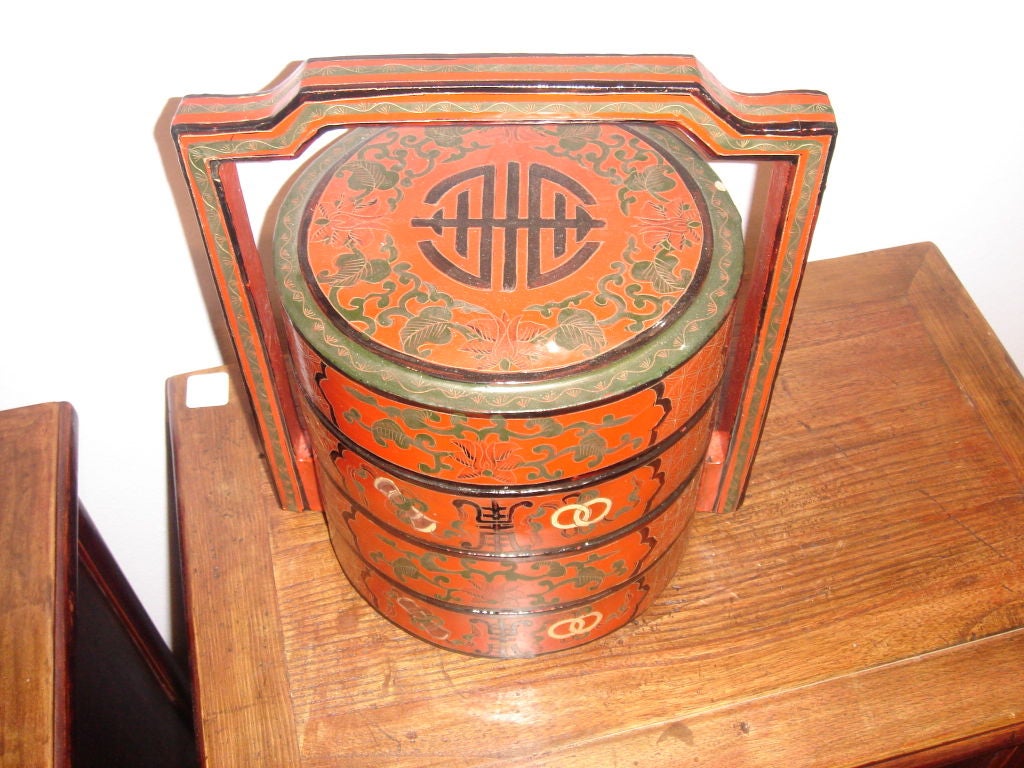 Chinese Lacquered Food Container Box In Excellent Condition In Sarasota, FL